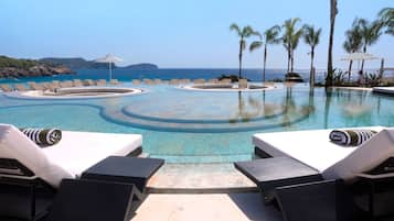 2 outdoor pools, pool umbrellas, sun loungers