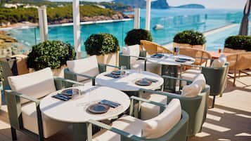 2 restaurants, ze serveren er diner