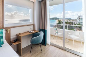 Superior Twin Room, Sea View | In-room safe, desk, free WiFi, bed sheets