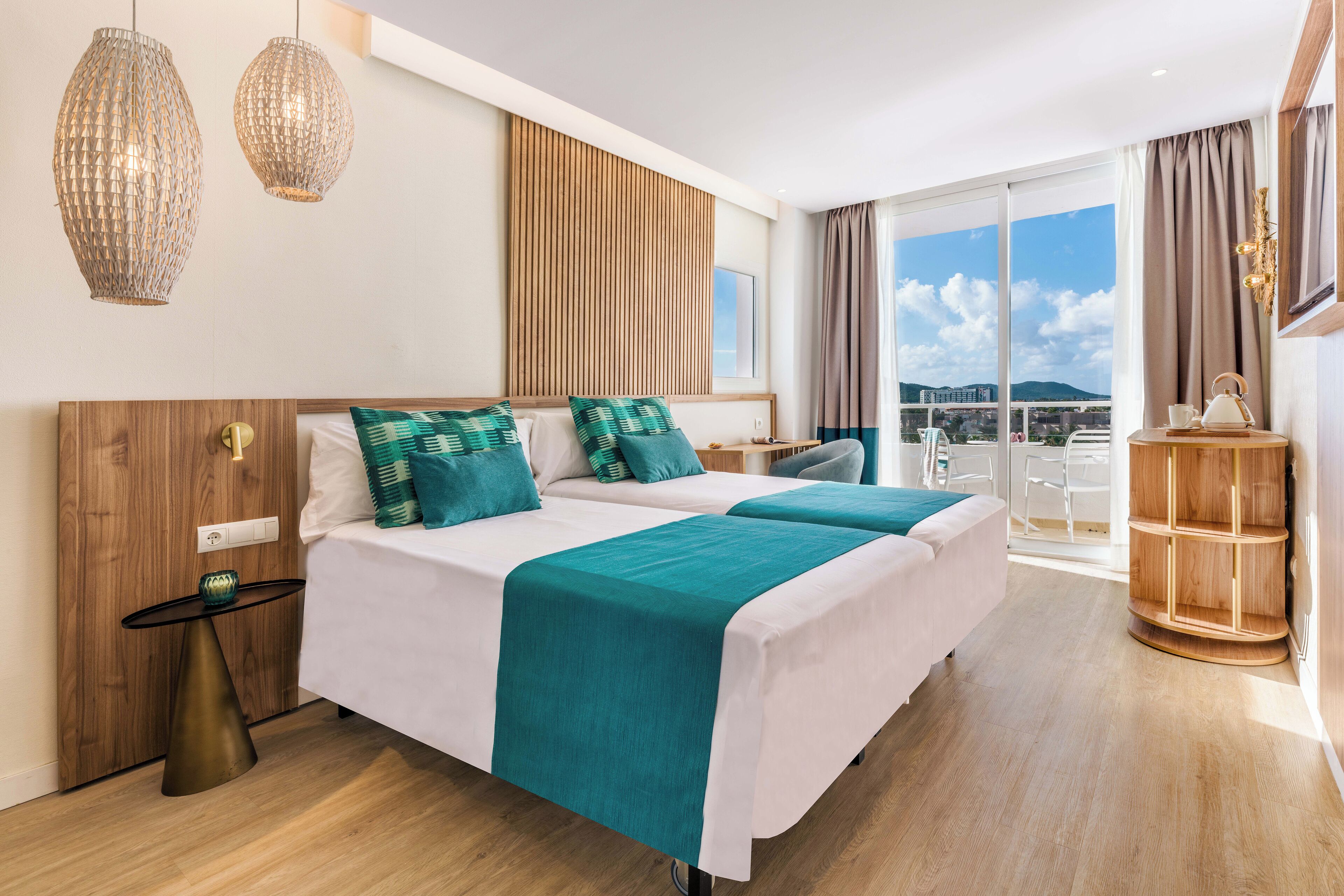 Superior Twin kamer, uitzicht op zee | Een kluis op de kamer, een bureau, gratis wifi, beddengoed