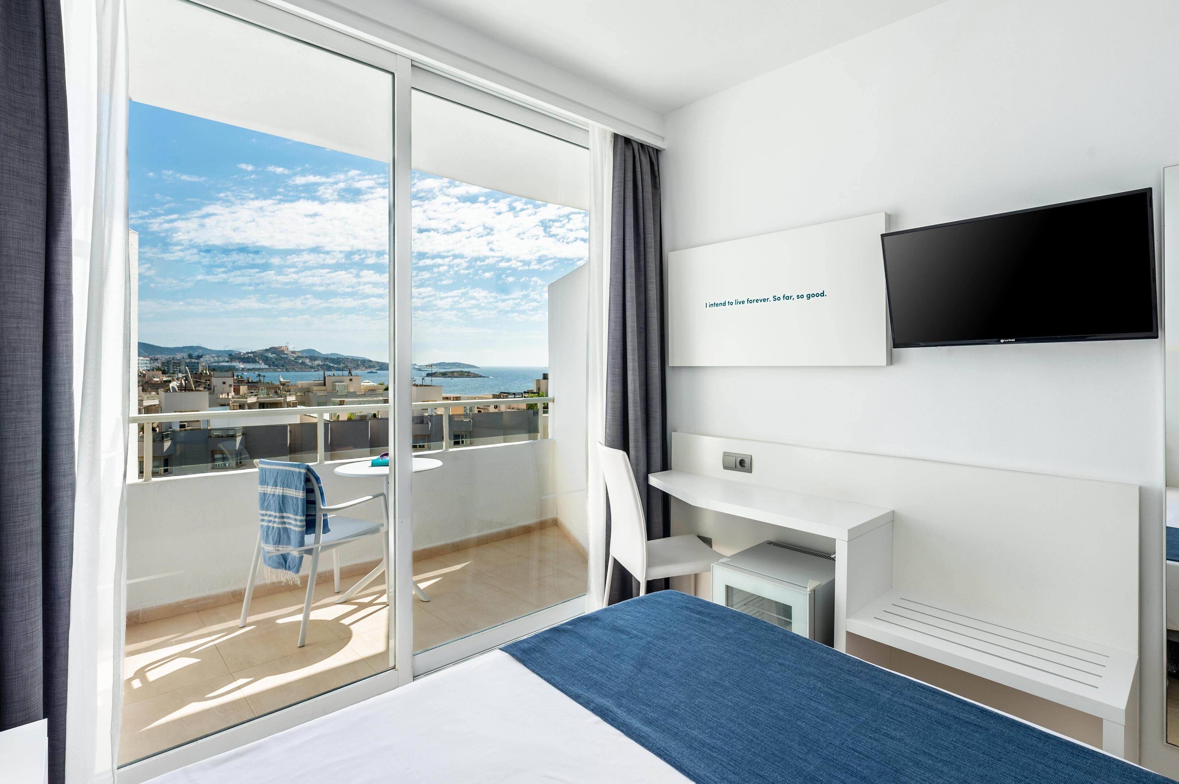 Coffres-forts dans les chambres, bureau, Wi-Fi gratuit, draps fournis