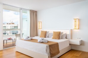 In-room safe, desk, free WiFi, bed sheets