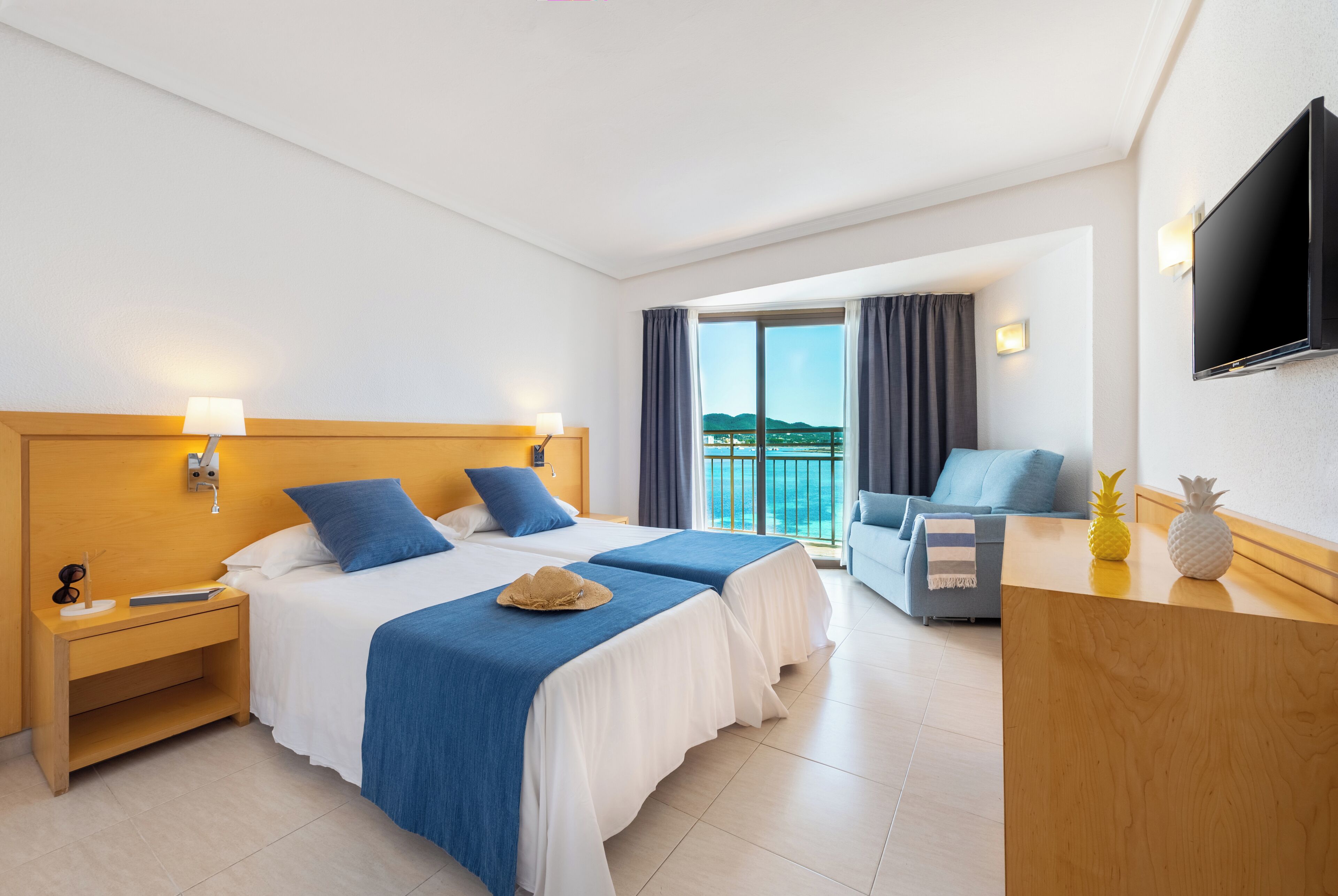 Cofres nos quartos, escrivaninha, Wi-Fi de cortesia, roupa de cama