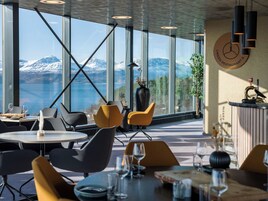 2 restaurantes, é servido almoço