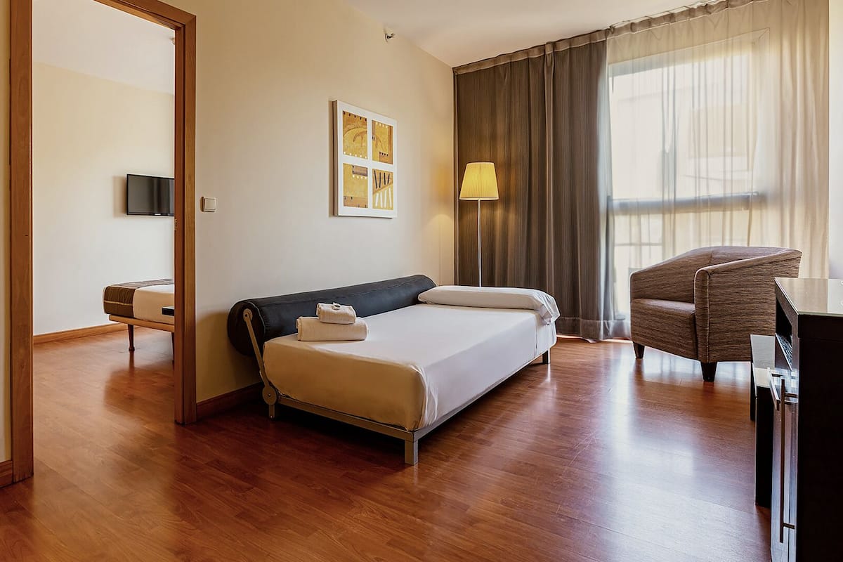 Minibar, in-room safe, desk, iron/ironing board
