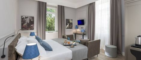 Hochwertige Bettwaren, Minibar, Zimmersafe, individuell dekoriert