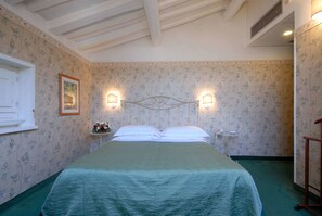 Quarto casal ou duplo superior | Roupas de cama premium, frigobar, cofres nos quartos