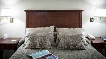 Ropa de cama de alta calidad, cubrecamas y minibar