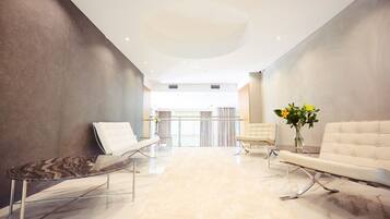 Télévision LCD de 32 pouces avec chaßnes par cùble, télévision