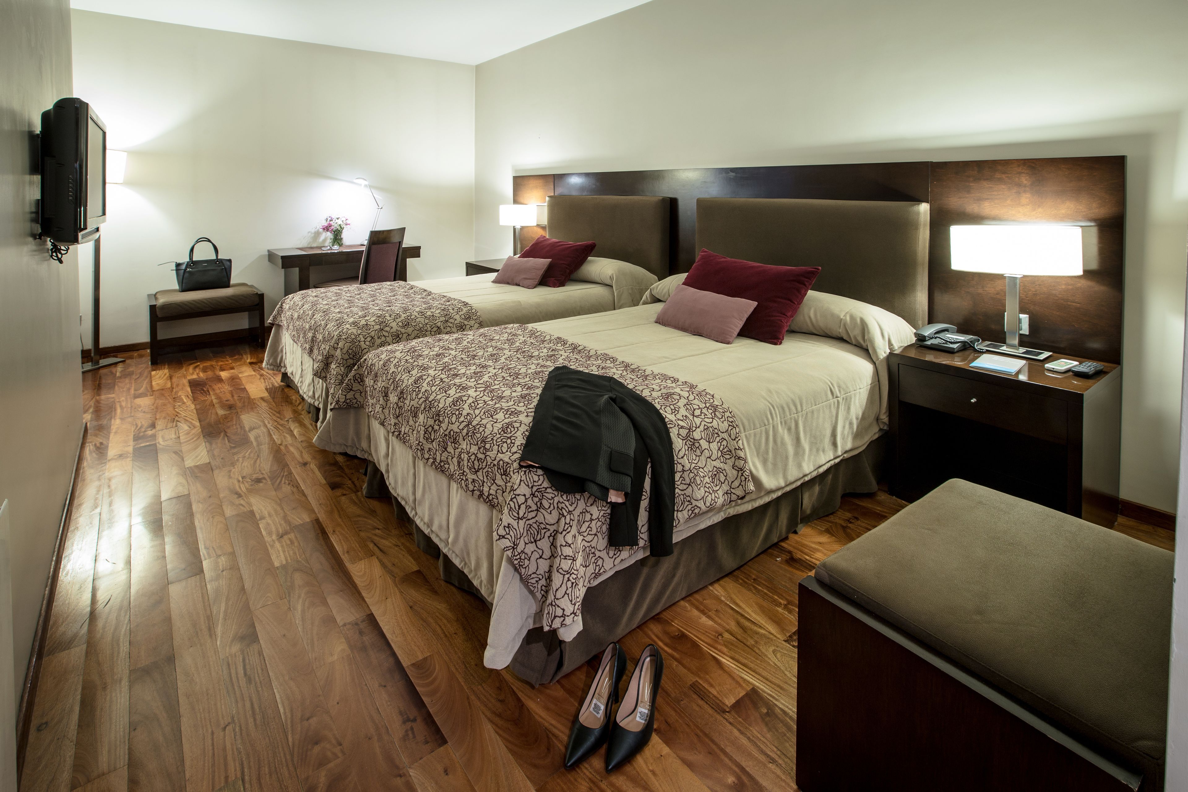 1 bedroom, premium bedding, down duvets, minibar