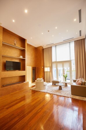 32-inch LCD TV with cable channels, TV