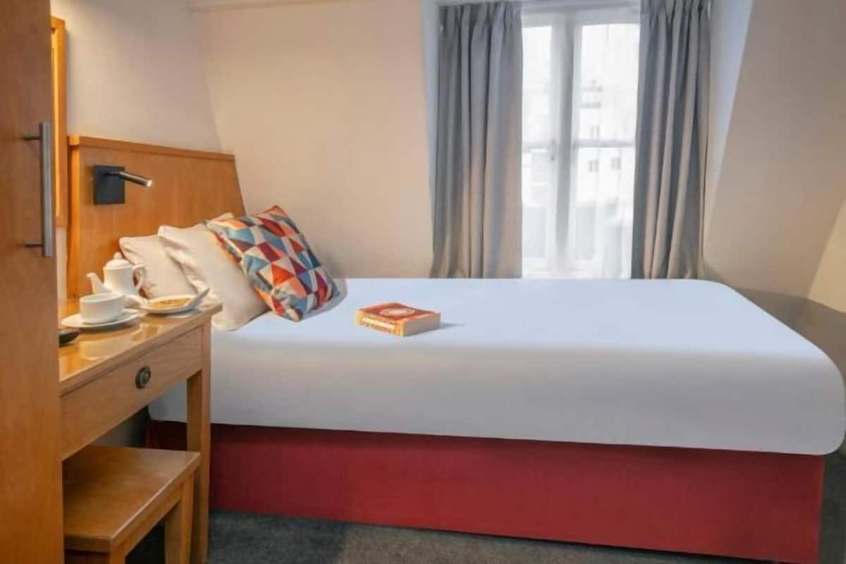 In-room safe, desk, laptop workspace, blackout drapes