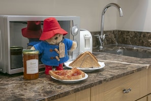 Private kitchenette - Queensway Hotel, Sure Hotel Collection by Best Western (London)