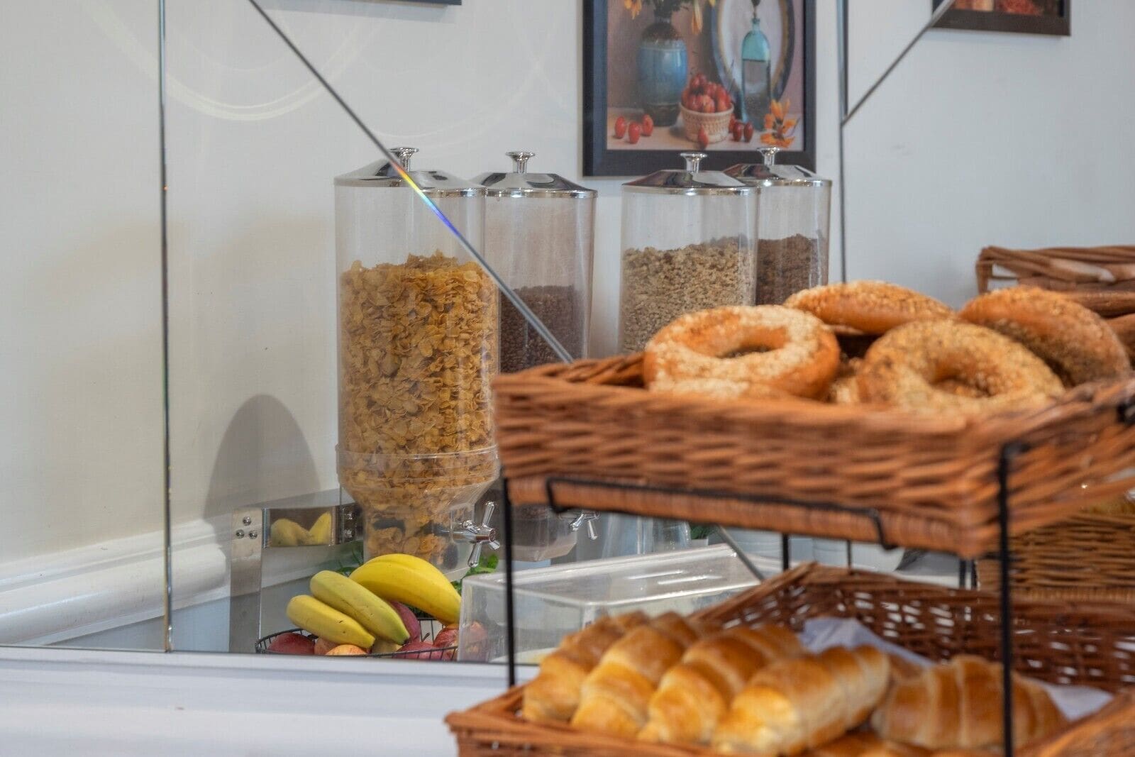 Photo - Queensway Hotel Sure Hotel Collection By Best Western