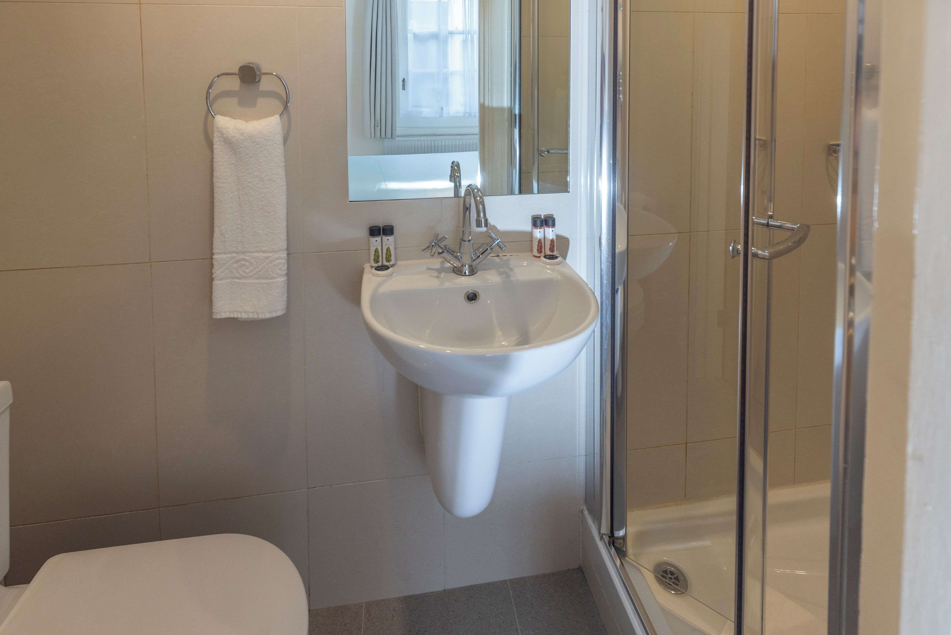 Photo - Queensway Hotel Sure Hotel Collection By Best Western