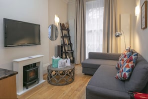 Executive-huone, 1 suuri parisänky, tupakointi kielletty (with Sofabed) | Tallelokero huoneessa, työpöytä