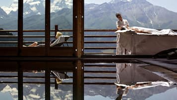 Indoor pool, pool loungers