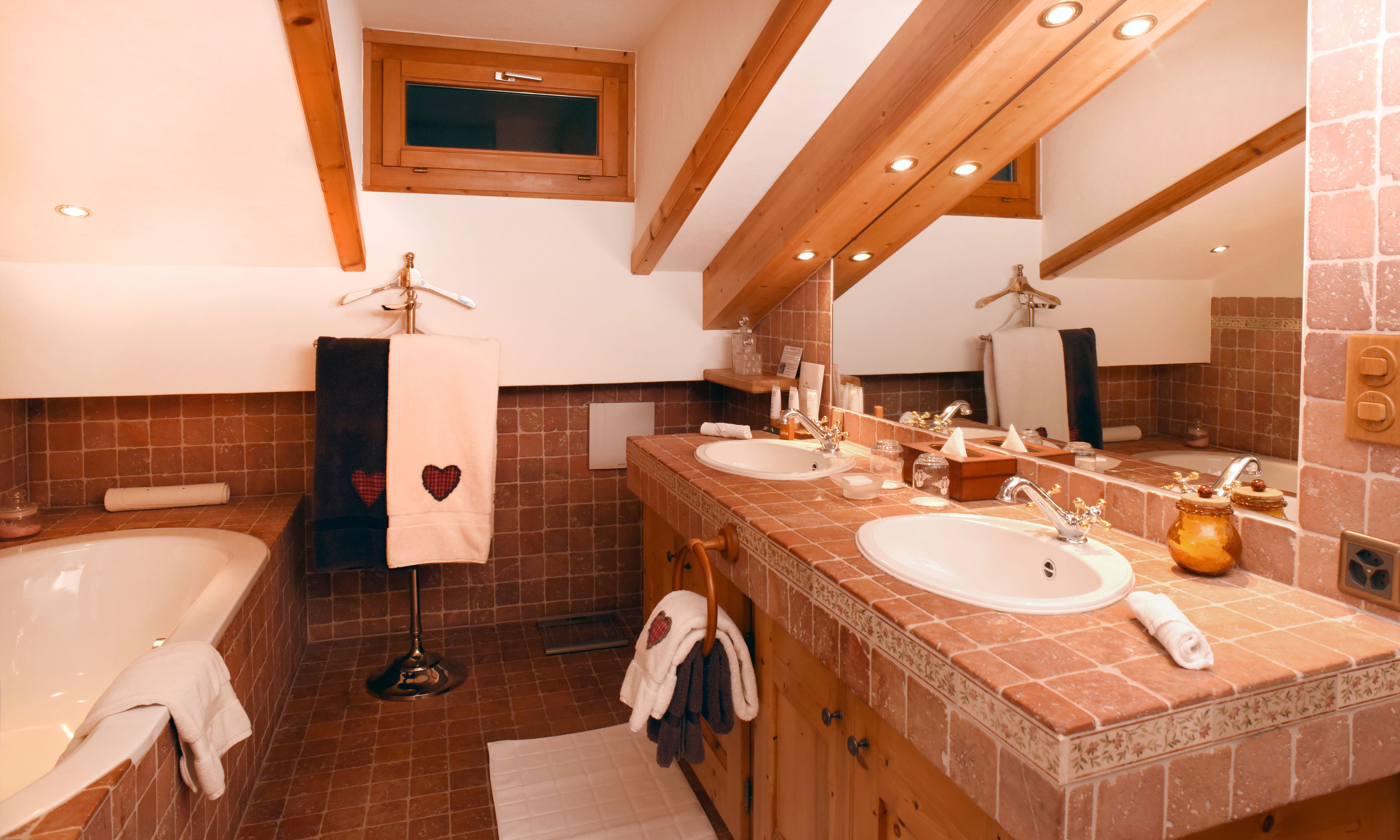 apartment, 2 bedrooms, mountain view | bathroom | separate bathtub and shower, designer toiletries, hair dryer, bathrobes