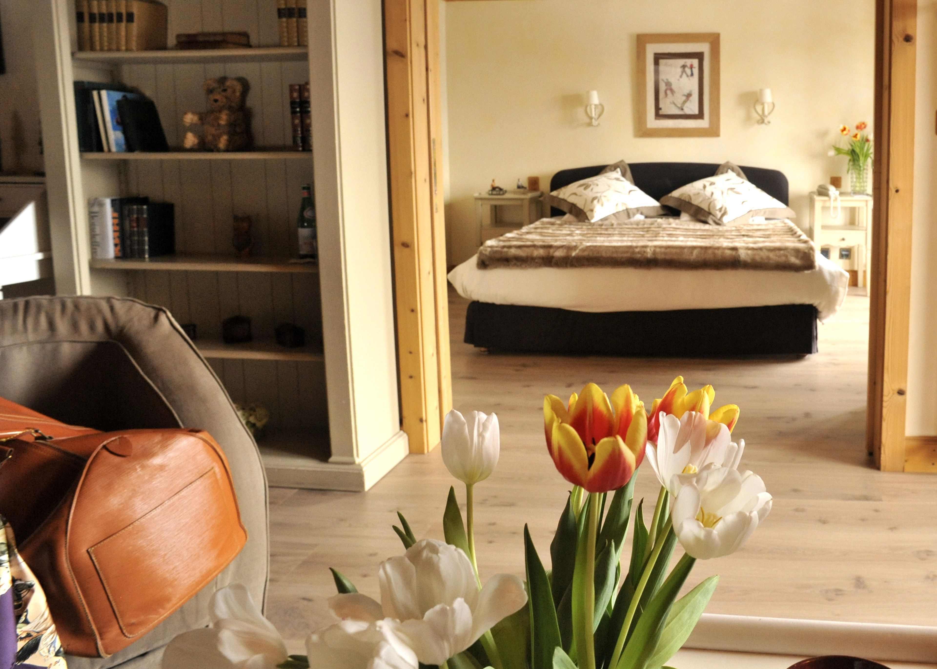 suite, balcony, mountain view (south view) | 1 bedroom, minibar, in-room safe, individually decorated