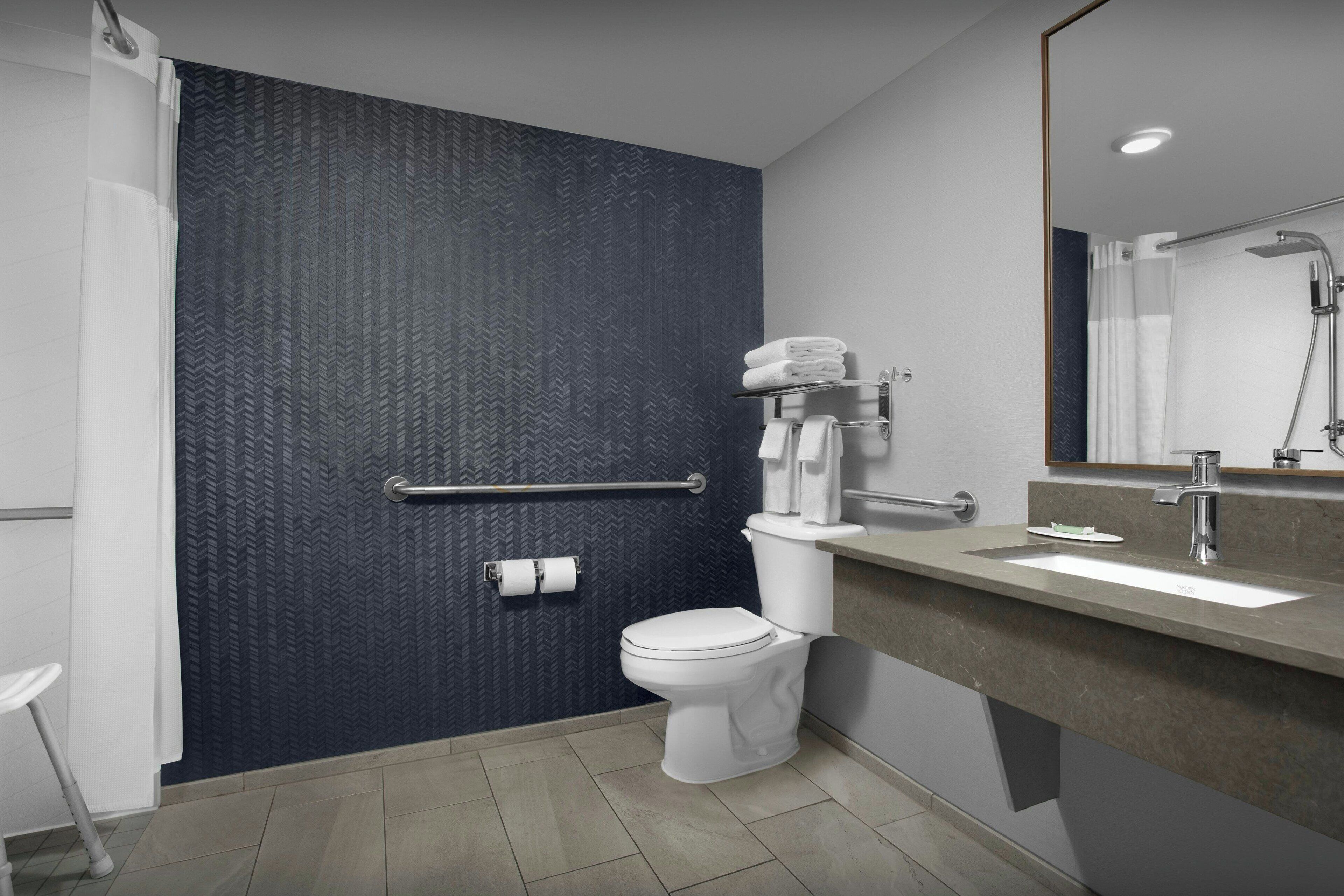 combined shower/bathtub, free toiletries, hair dryer, towels