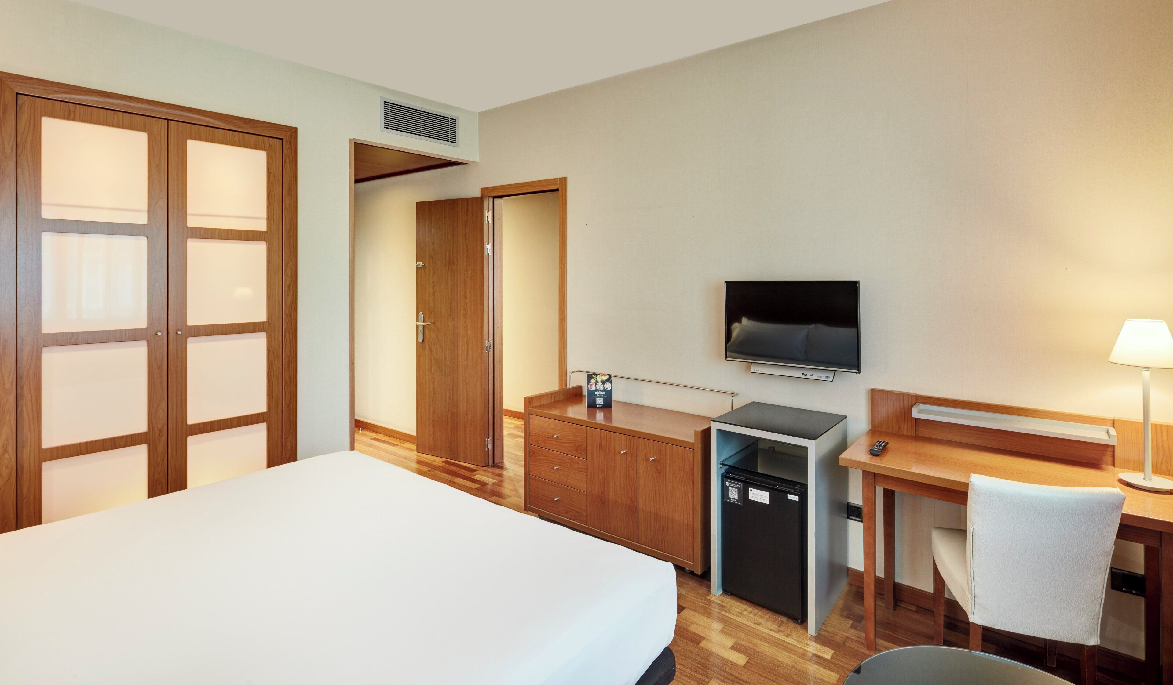 Minibar, coffres-forts dans les chambres, bureau, chambres insonorisées