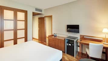 Minibar, coffres-forts dans les chambres, bureau, chambres insonorisées