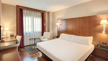 Minibar, caja fuerte, escritorio y sistema de insonorización