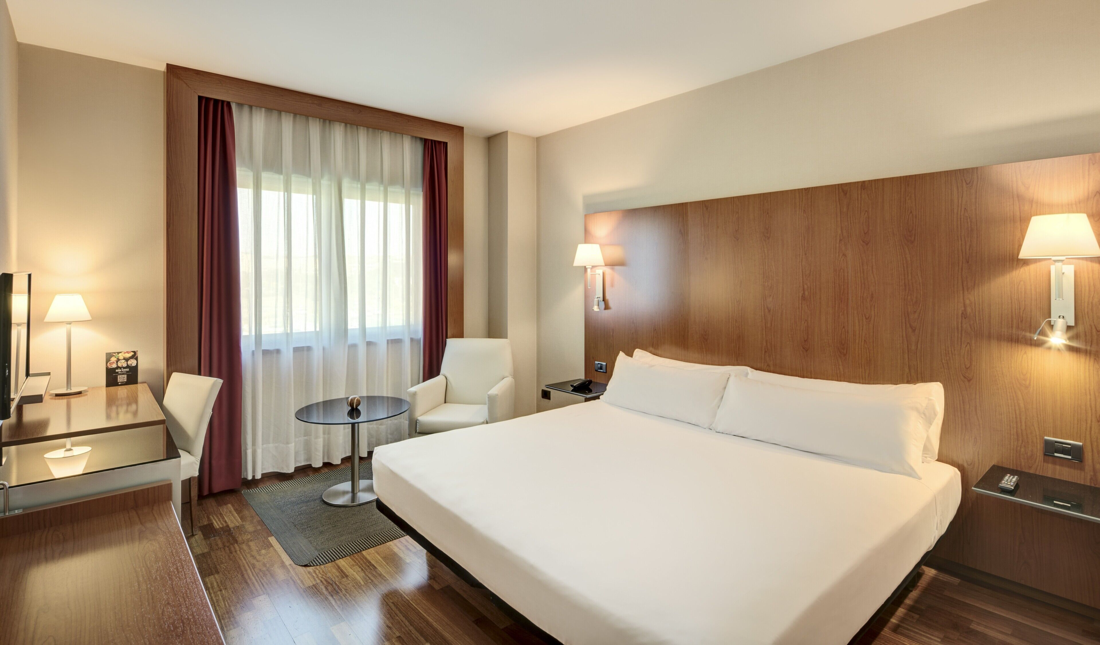 Classic-Doppelzimmer | Minibar, Zimmersafe, Schreibtisch, schallisolierte Zimmer