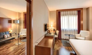 Junior-Suite | Minibar, Zimmersafe, Schreibtisch, schallisolierte Zimmer