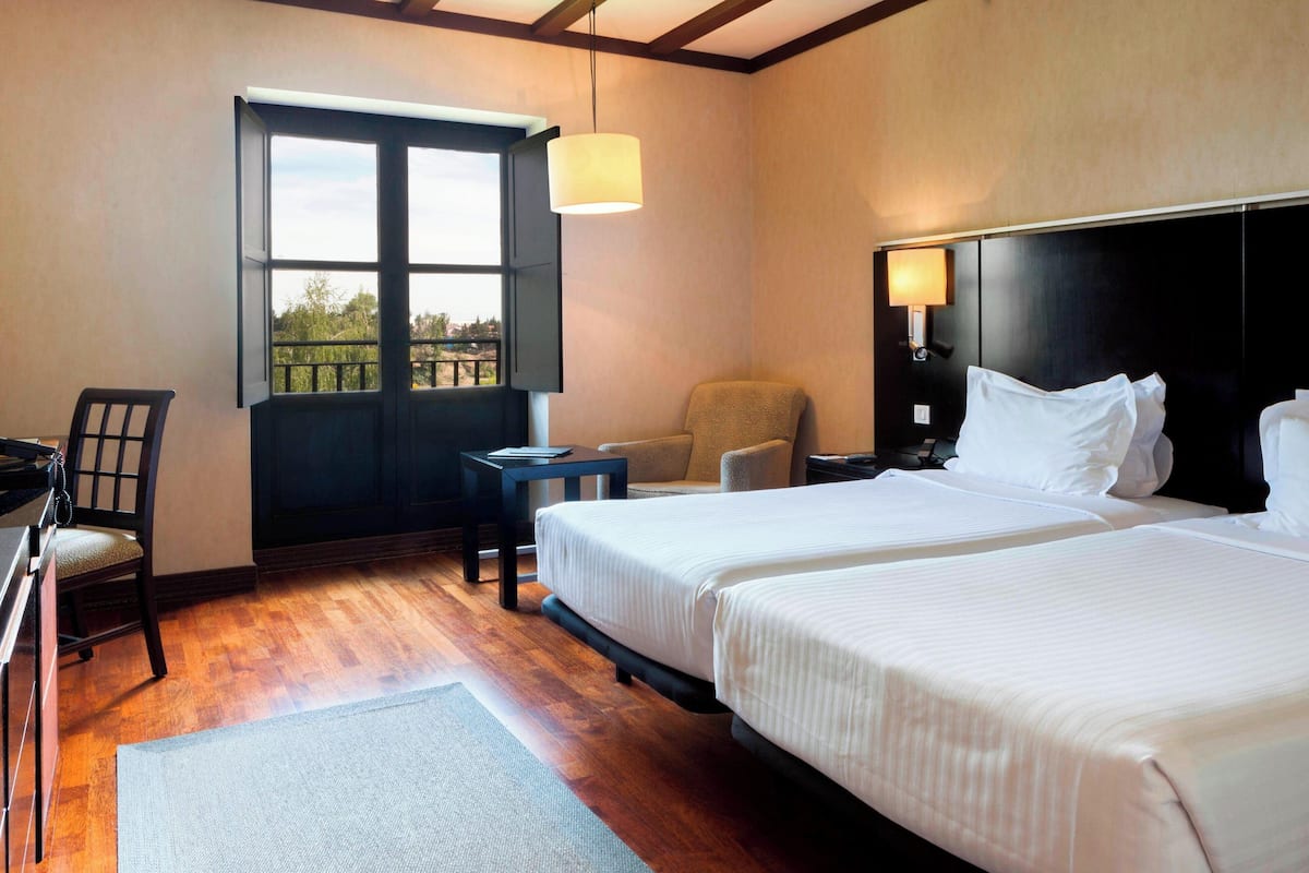 Quarto standard, 2 camas de solteiro, para não fumantes | Frigobar, escrivaninha, quartos à prova de som, berços grátis