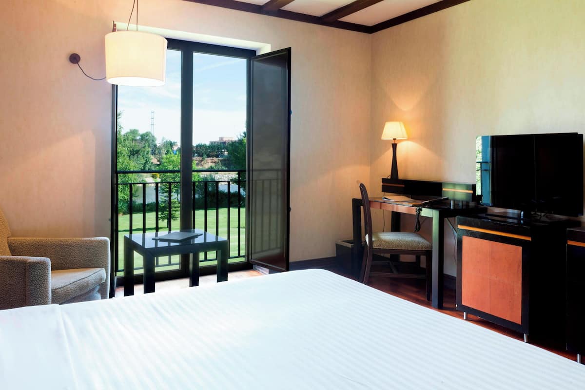 1 bedroom, minibar, desk, soundproofing