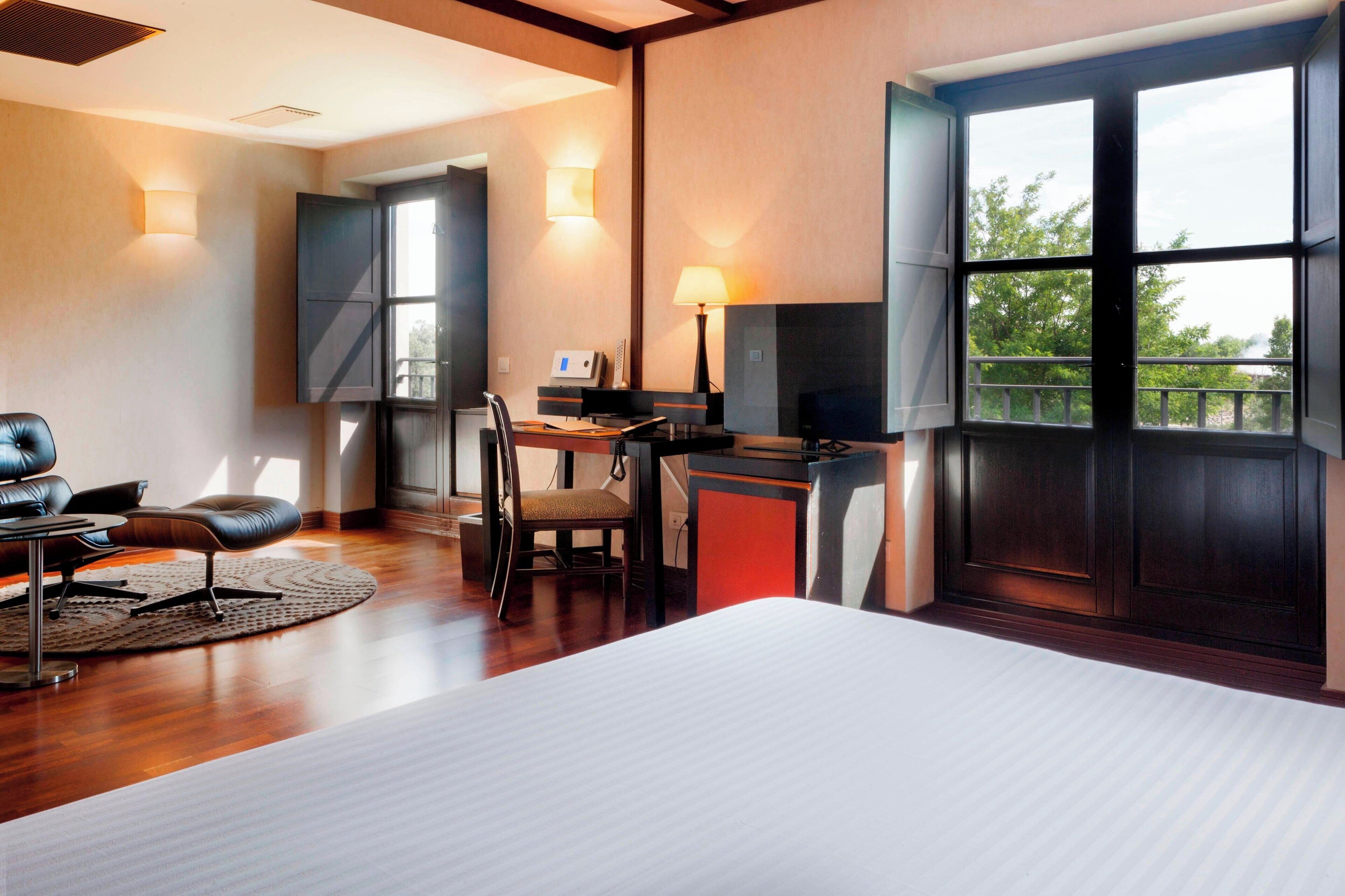 1 bedroom, minibar, desk, soundproofing