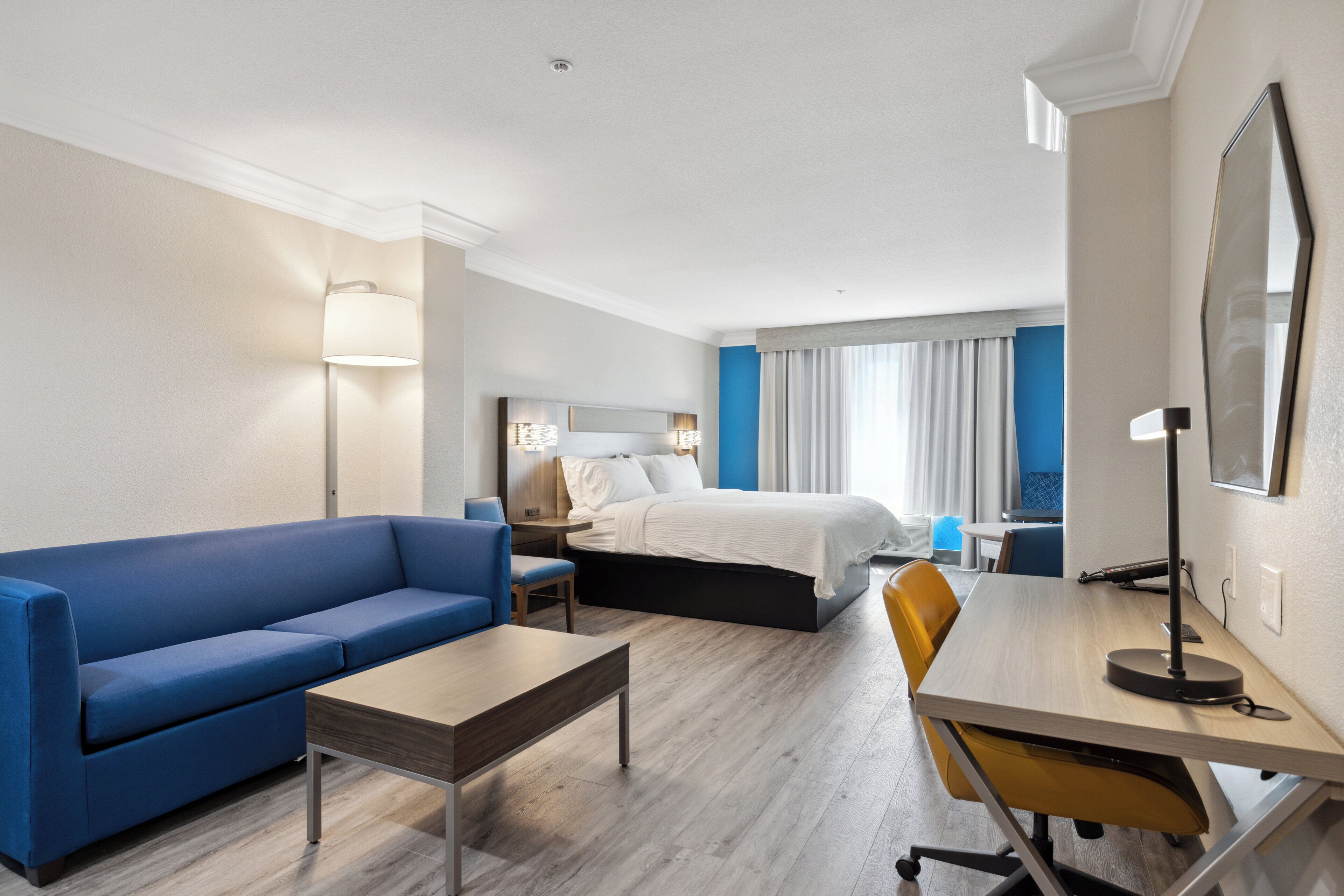 suite, 1 king bed | 1 bedroom, pillow-top beds, in-room safe, desk