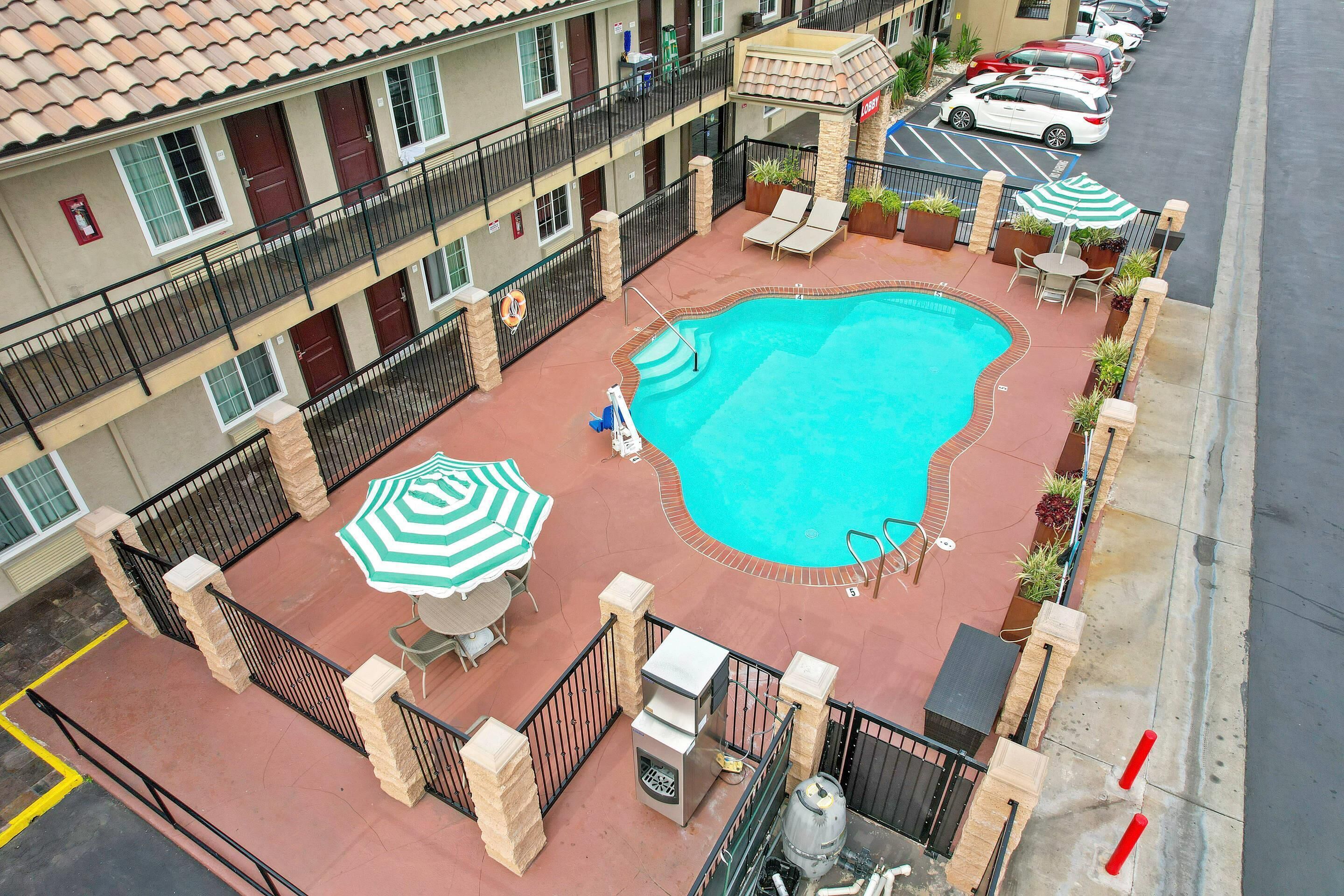 Foto - Econo Lodge Inn & Suites Escondido Downtown
