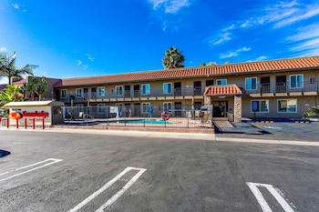 Econo Lodge Inn & Suites Escondido Downtown