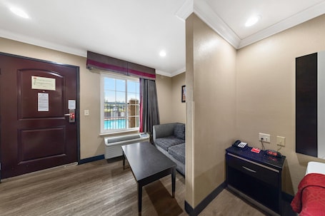 Suite, 1 King Bed with Sofa bed, Non Smoking. Econo Lodge Inn & Suites Escondido Downtown