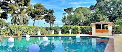 Piscina externa sazonal