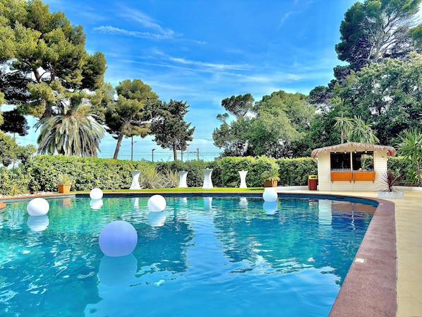 Seasonal outdoor pool