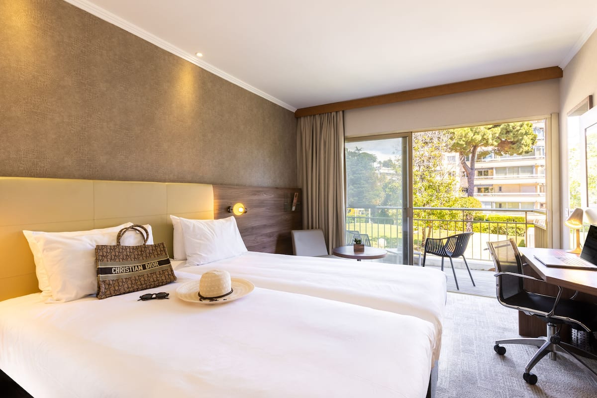 Chambre Privilege , 2 lits une place, balcon, vue jardin | 1 dormitorio, escritorio, cortinas opacas y sistema de insonorización