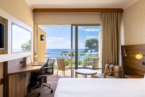 Executive Room, 2 Single Beds, Balcony, Sea View | Desk, blackout curtains, soundproofing, iron/ironing board