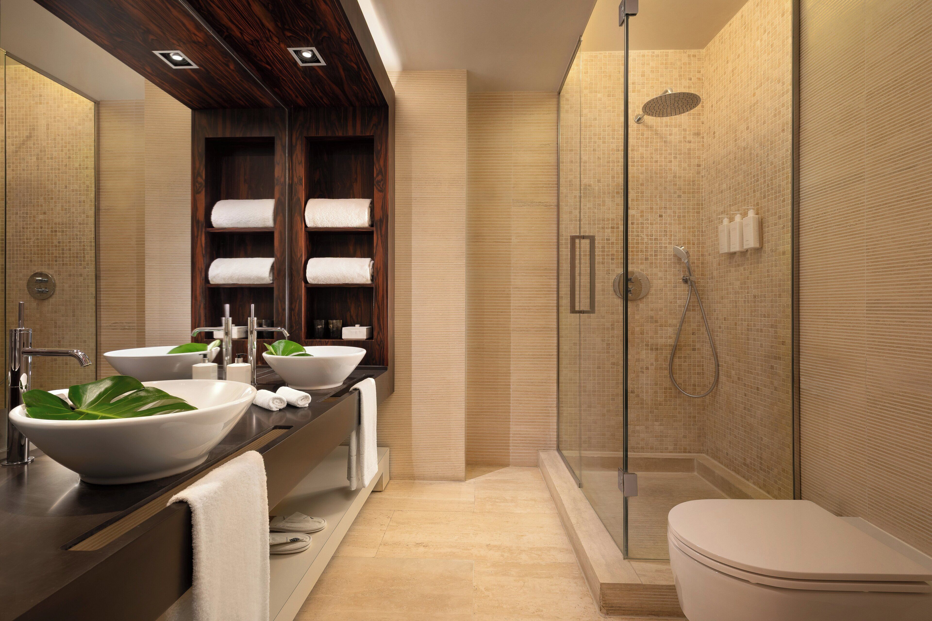 Camera Deluxe | Bagno | Combinazione doccia/vasca, vasca idromassaggio, set di cortesia gratuito