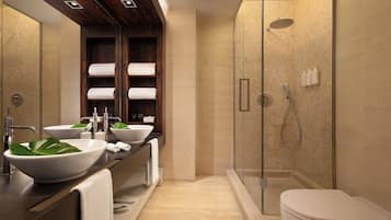 Camera Deluxe | Bagno | Combinazione doccia/vasca, vasca idromassaggio, set di cortesia gratuito