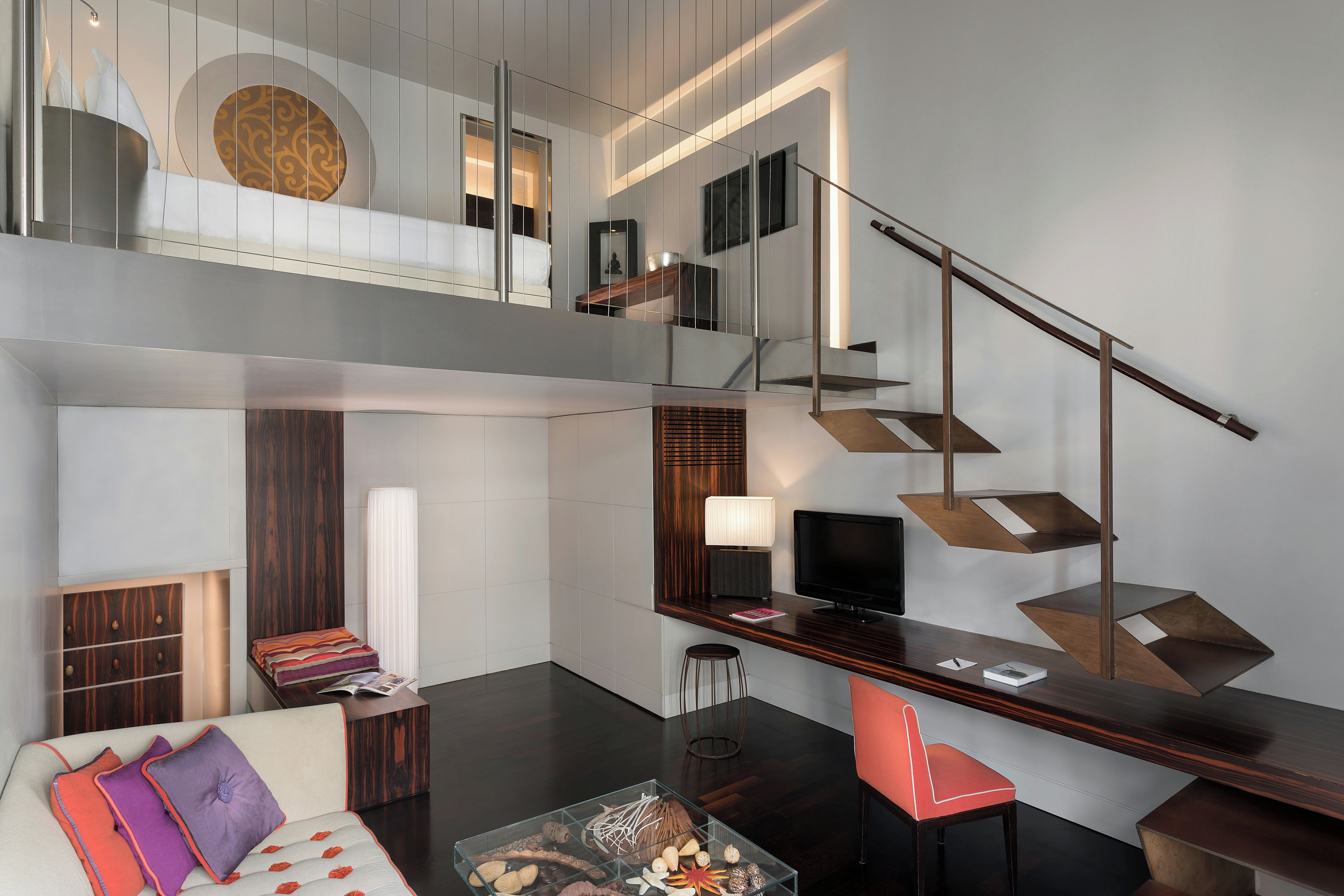 Two Floor Junior Suite | Bộ đồ giường cao cấp, minibar, két bảo mật tại phòng, bàn 