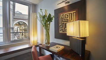 Executive Room | 1 bedroom, premium bedding, minibar, in-room safe