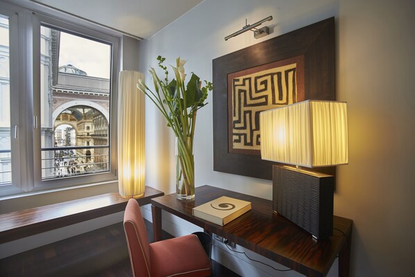 Gallery View Deluxe | Premium bedding, minibar, in-room safe, desk - Sina The Gray (Milan)
