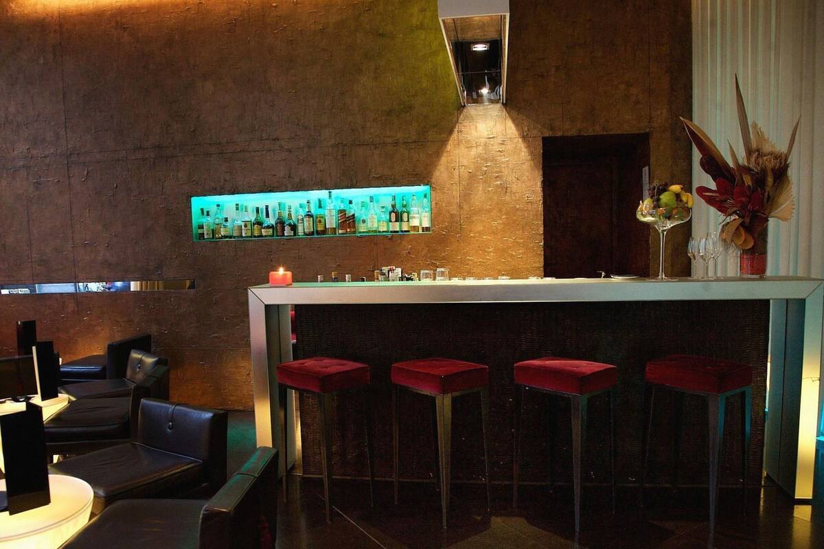 Bar (on property) | 2 bars/lounges