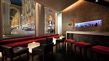 2 bar/lounge