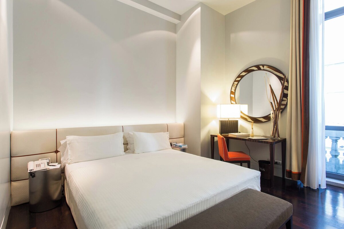 Premium bedding, minibar, in-room safe, desk