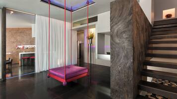 2 bar/lounge