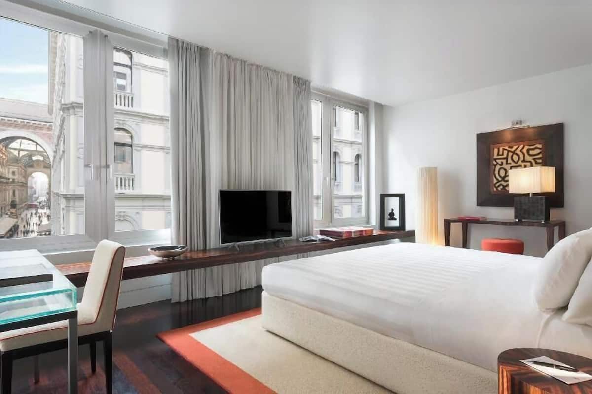 Premium bedding, minibar, in-room safe, desk